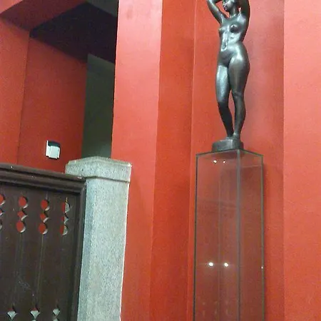 Hostel Red *