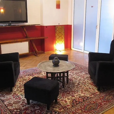 بيت شباب Red Bed & Breakfast *