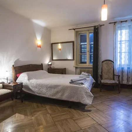بيت شباب Red Bed & Breakfast *