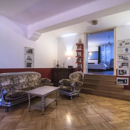 Red Bed & Breakfast بيت شباب *